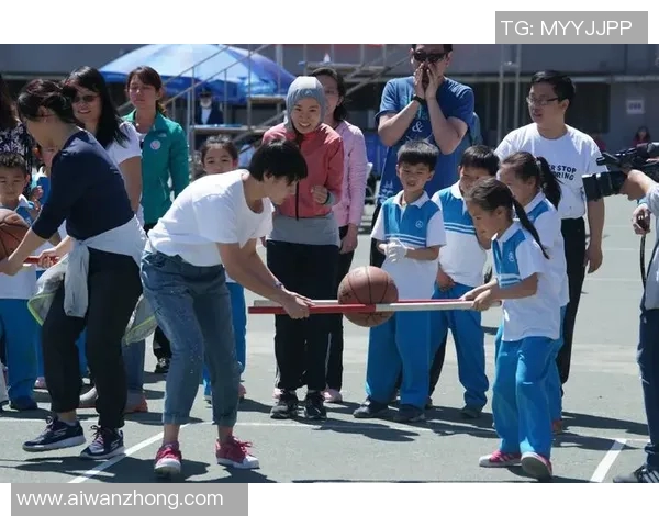 撒盐哥与足球明星的奇妙互动瞬间揭秘趣味背后的故事与友谊