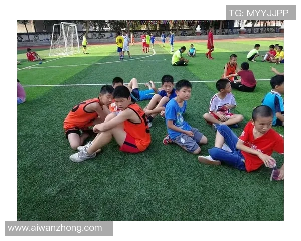 李芳专访：从绿茵场到人生舞台的足球旅程回顾与展望