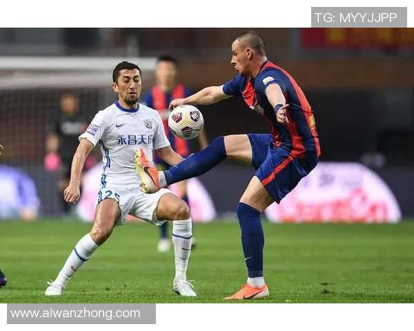 赛后复盘:广州足球队与西安足球队的团队协作与战术分析 赛后复盘:广州足球队与西安足球队的团队协作与战术分析